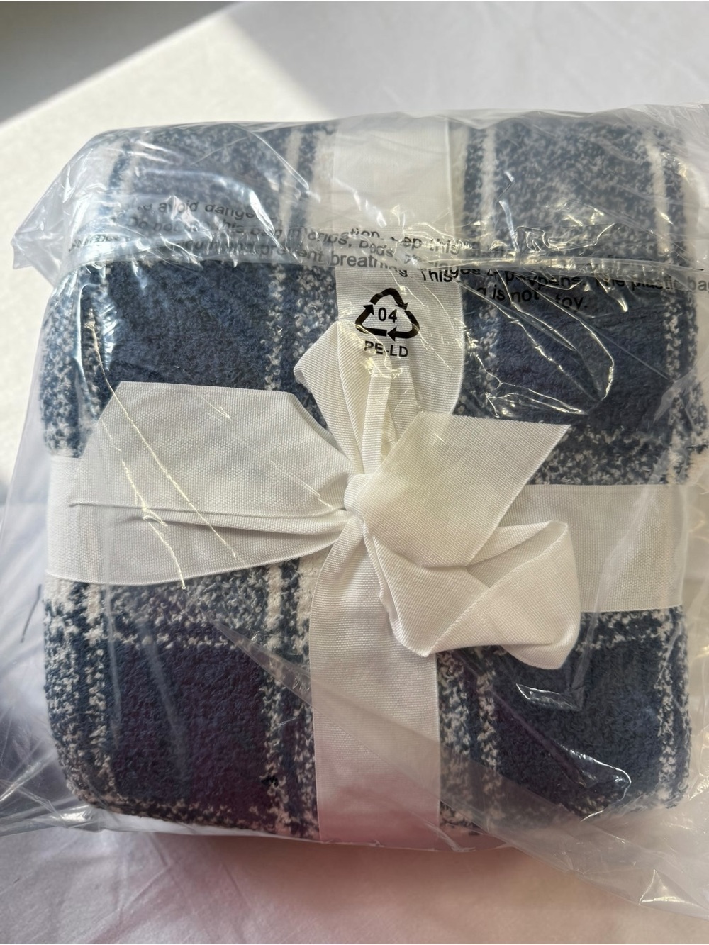 NWT Sonoma Plaid Throw Blanket Blue White Farmhouse Cottage Cozy Soft Throw - Picture 4 of 4